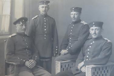 4 danskere i tyske soldateruniformer